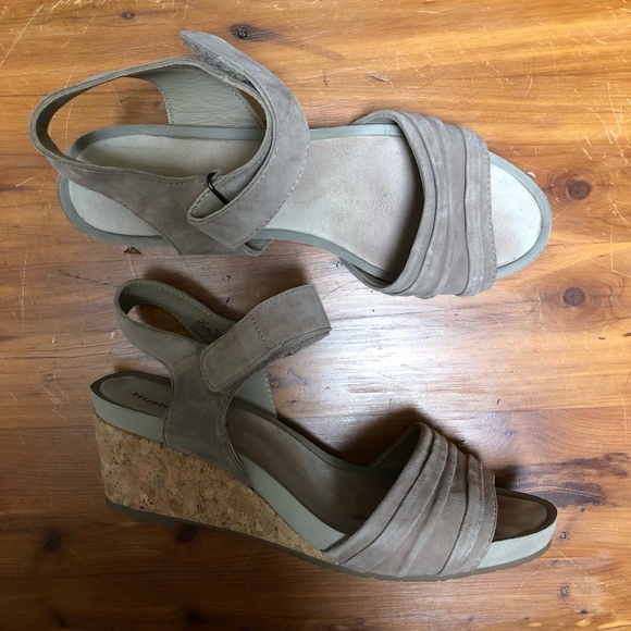 Hush Puppies cork wedges, sz 8 - Picture 1 of 6